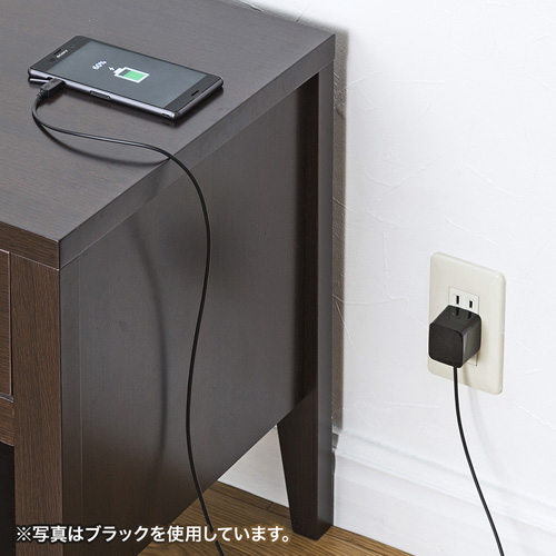 microUSBケーブル一体型AC充電器（1.5m・2.1A・ホワイト）