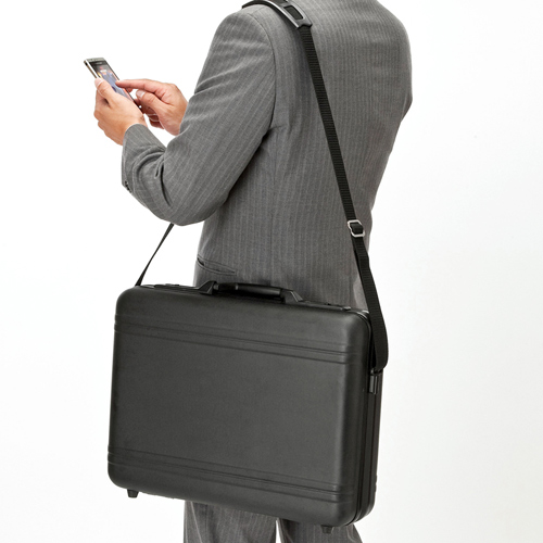 サンワサプライ】17型ワイド対応＋軽量で外部衝撃に強いABSハードPC