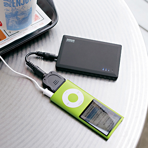 ［在庫処分特価］【サンワサプライ】どこでもiPhone、iPod、スマホの充電ができる便利なポータブルバッテリー充電器