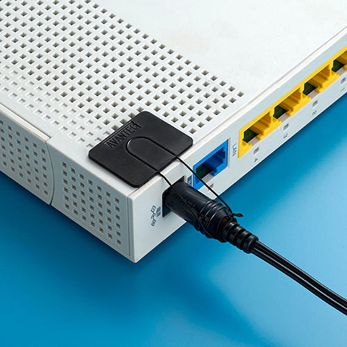 汎用チョイロック（タブレット・Wi-Fiルーター・スマートフォン対応・抜け防止・線材取り付け）