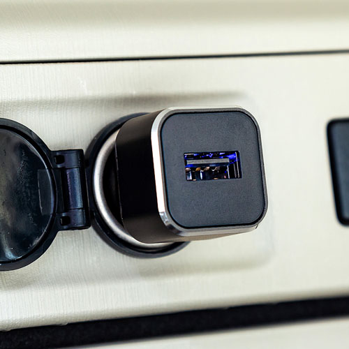 USBカーチャージャー(1ポート・2.4A・12V/24V車対応)