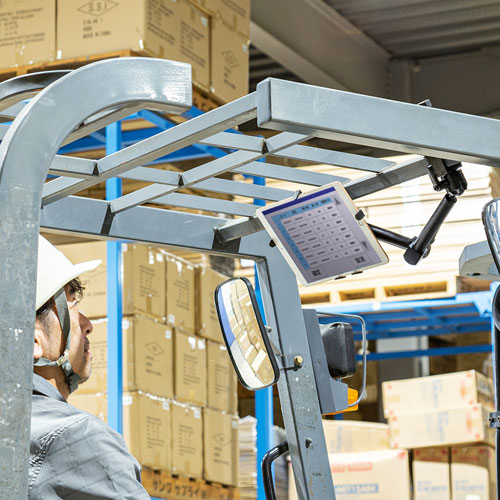 タブレットホルダー（3関節・支柱取り付け用・縦横変更可能）