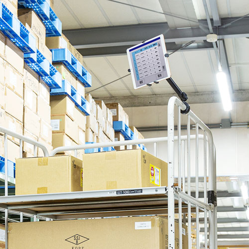 タブレットホルダー（カート用・支柱取り付け）