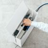 ケーブル収納ボックス（キャスター付き・スチール製・電源タップ収納・高さ調整棚板・デスク下・ホワイト）