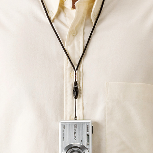 シンプルな細紐タイプのデジカメ・携帯電話ストラップ・ワンタッチ着脱式（ブラック） DG-ST15BK サンワサプライ