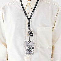 肌触りのソフトなデジカメ・携帯電話ストラップ・ワンタッチ着脱、クリーニングパッド付（ブラック） DG-ST9BK サンワサプライ