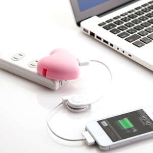 ハート型USB充電器（USB-ACアダプタ・iPhone・スマートフォン対応・ピュアピンク）