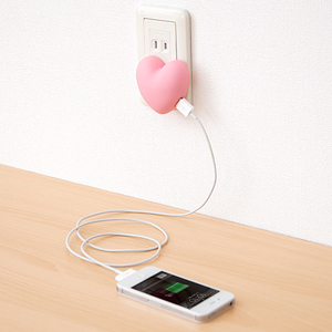 ハート型USB充電器（USB-ACアダプタ・iPhone・スマートフォン対応・ピュアピンク）