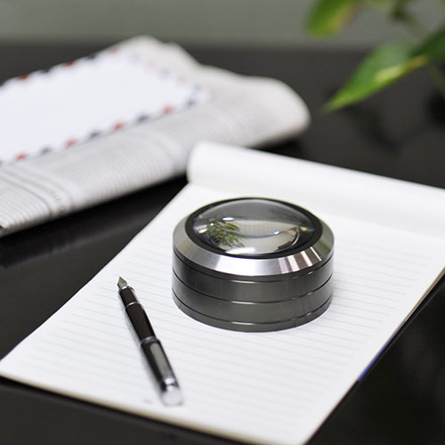 拡大鏡（デスクルーペ・LEDライト付・5倍）