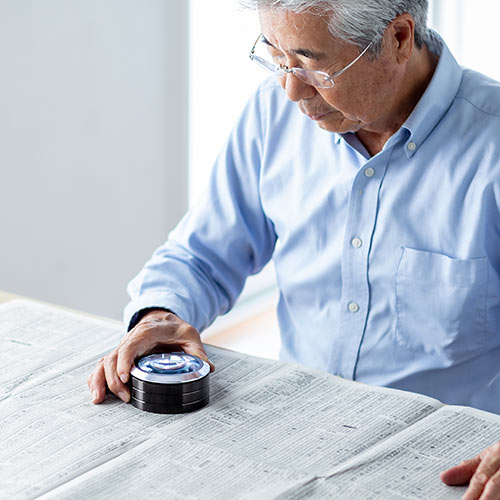 拡大鏡（デスクルーペ・LEDライト付・5倍）