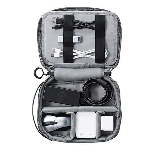 トラベルポーチ（旅行・小物・コンパクト・収納・便利・出張・ケーブル