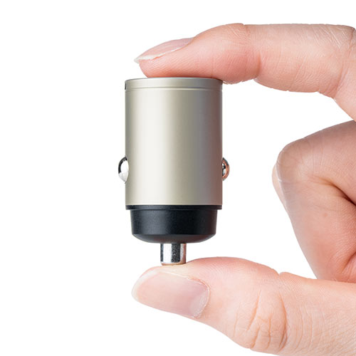 出っ張りが少ない超小型の車充電器（カーチャージャー・iPhone