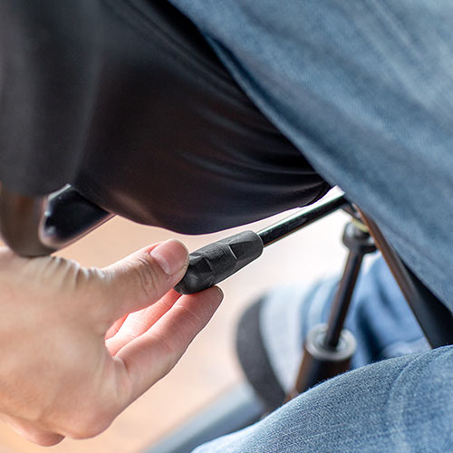 バランスチェア（大人・腰痛・ガス圧・上下昇降・高さ・角度調節・背もたれ・グリップ・姿勢・キャスター・テレワーク・レザー・ブラック）