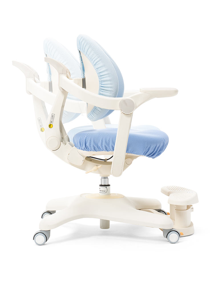 子供用学習椅子 背もたれ前後可動／姿勢を保ちやすい構造