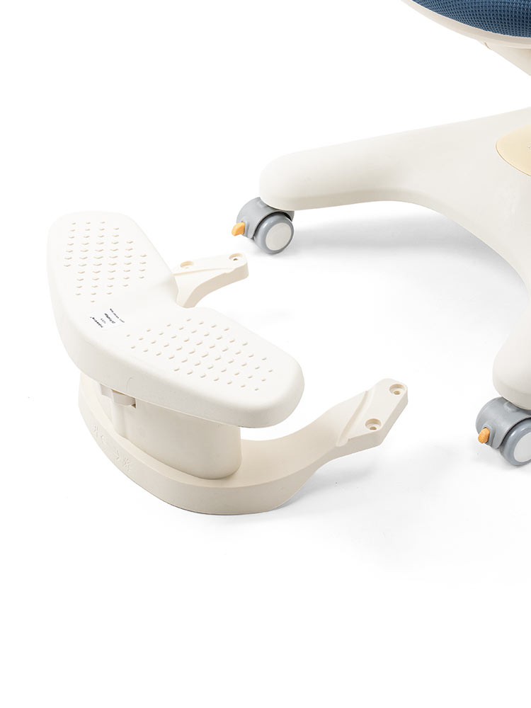 子供用学習椅子 背もたれ前後可動／姿勢を保ちやすい構造