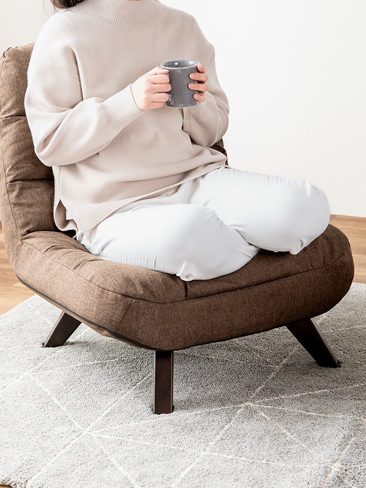 あぐらも組めるワイド座面のロータイプ高座椅子 | ふわふわクッションで極上リラックス