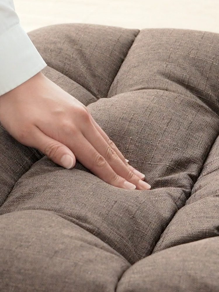 あぐらも組めるワイド座面のロータイプ高座椅子 | ふわふわクッションで極上リラックス