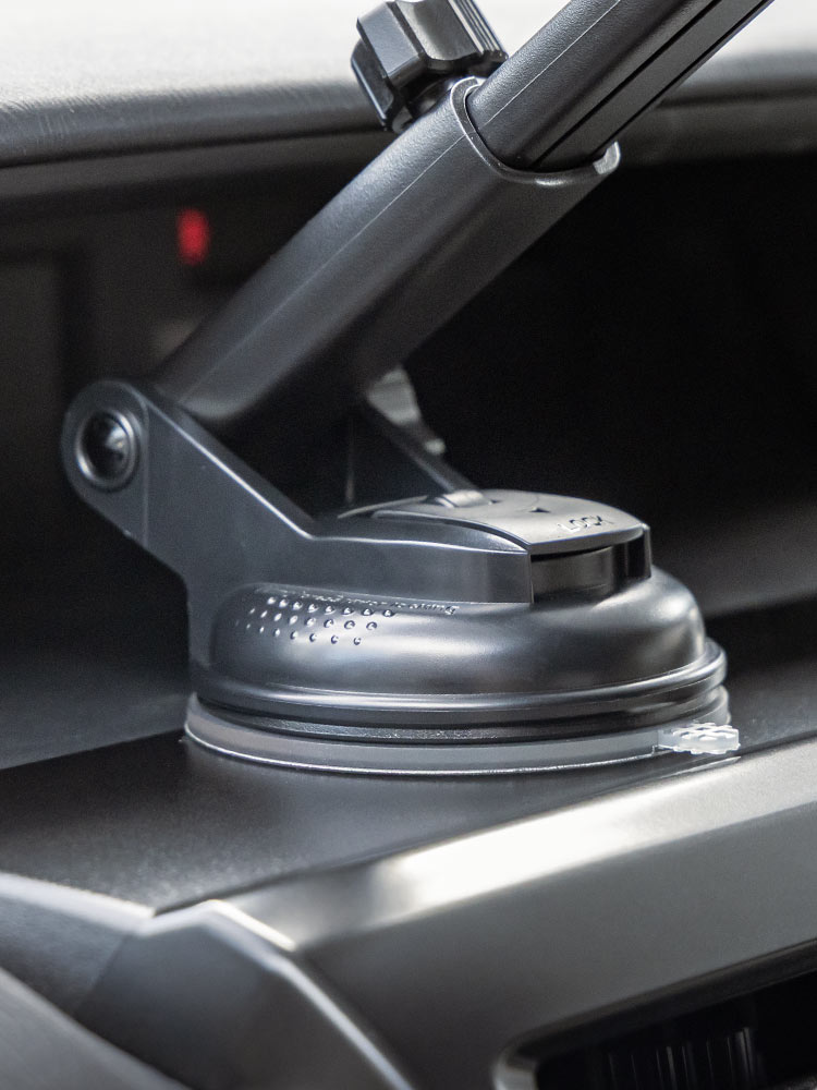 スマホ車載ホルダー／吸盤・手帳型対応／縦横回転と着脱しやすい設計