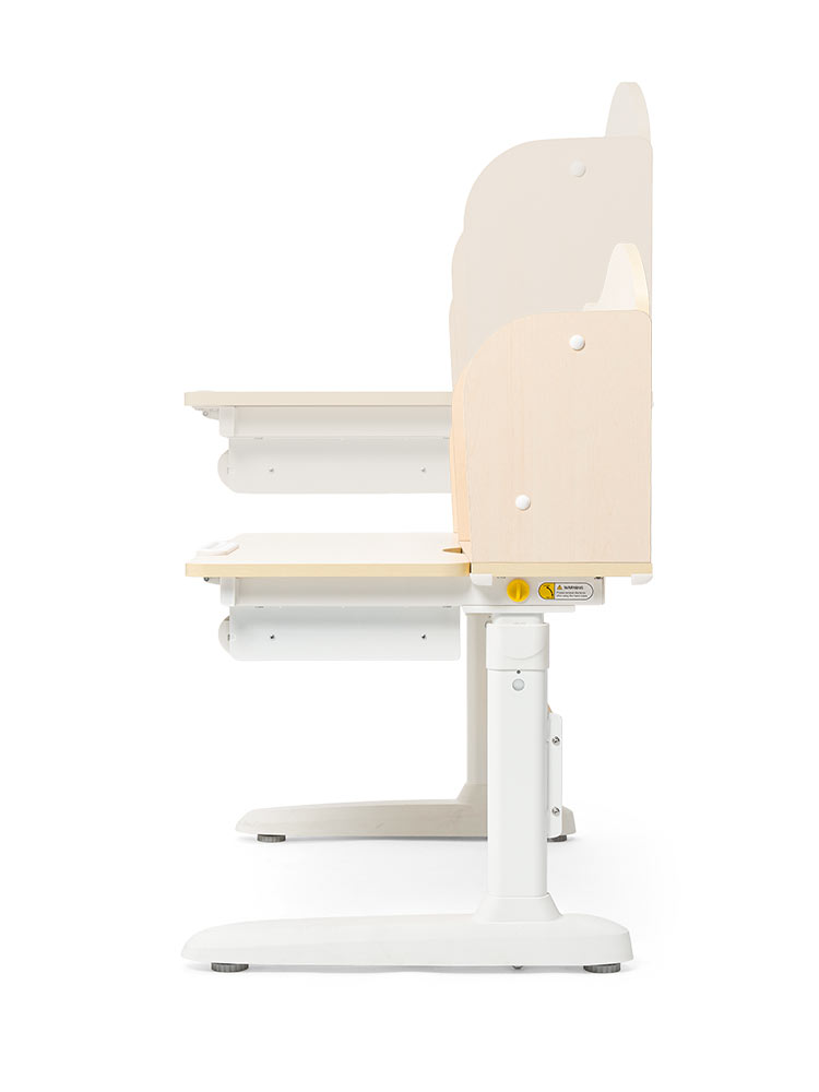 成長に寄り添う学習机 | 高さも角度も自在に調整できる多機能デスク