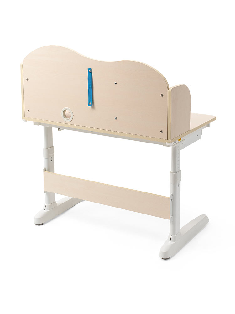 成長に寄り添う学習机 | 高さも角度も自在に調整できる多機能デスク