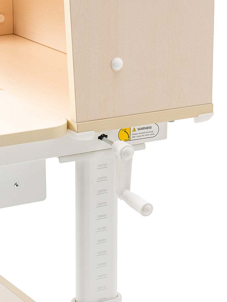 成長に寄り添う学習机 | 高さも角度も自在に調整できる多機能デスク