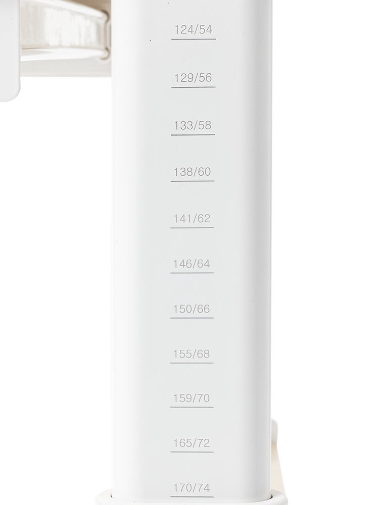 成長に寄り添う学習机 | 高さも角度も自在に調整できる多機能デスク