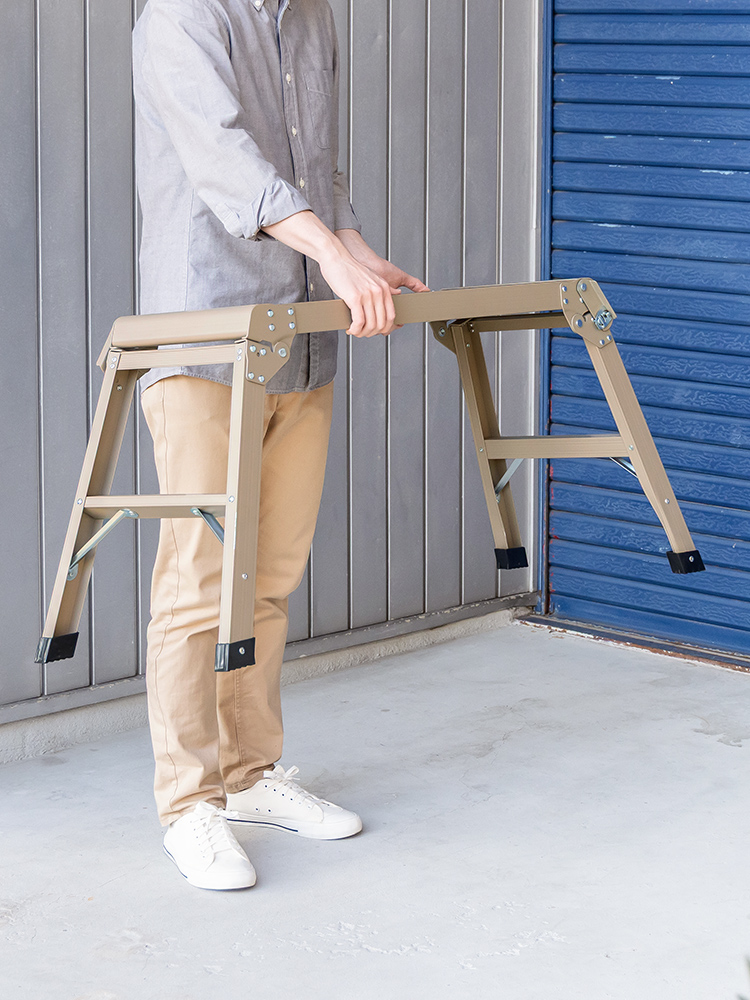 【足場台】洗車に便利折りたたみ軽量50cm耐荷重150kgアルミ ベージュ