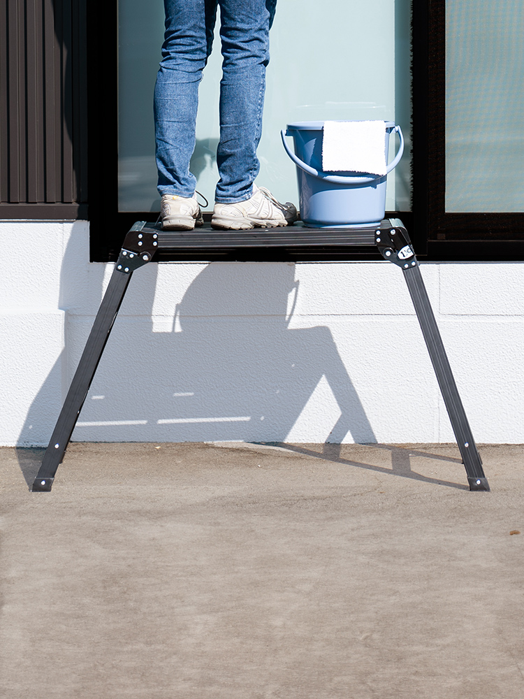 足場台 アルミ脚立(洗車や車メンテナンスにおすすめ 軽量・折りたたみ・高耐荷重タイプ・ブラック)