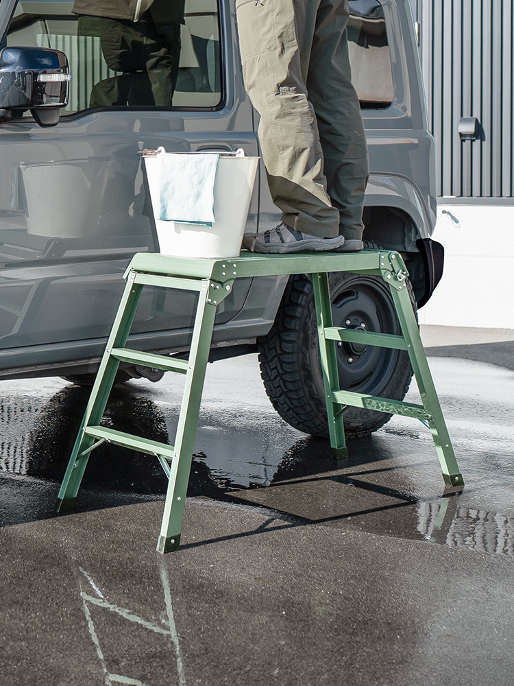 【足場台】洗車に便利軽量折りたたみ高さ70cm耐荷重150kgアルミ カーキ