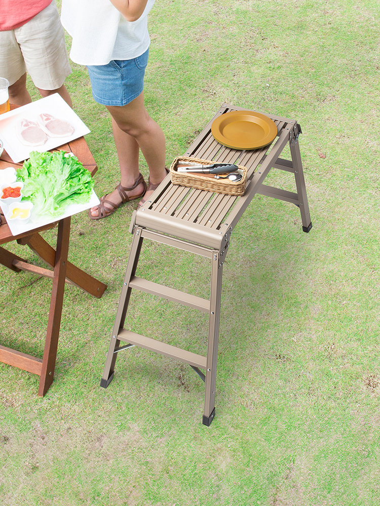 【足場台】洗車に便利軽量折りたたみ高さ70cm耐荷重150kgアルミ ベージュ