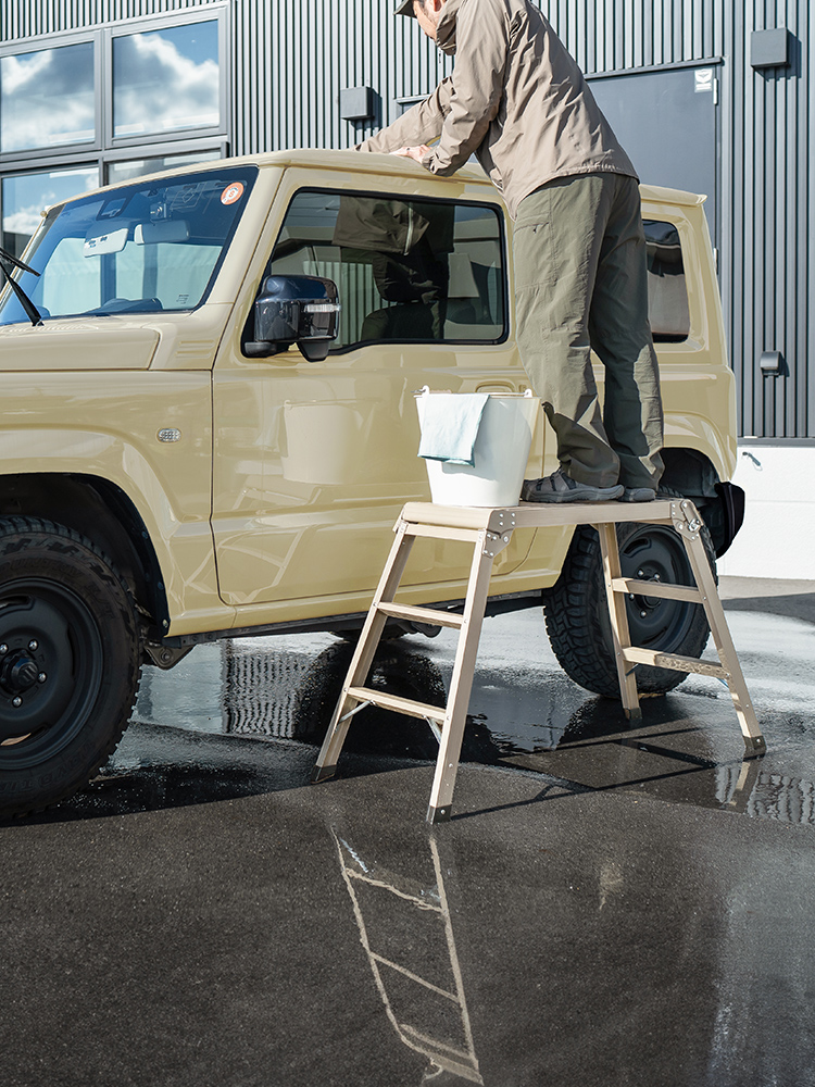 【足場台】洗車に便利軽量折りたたみ高さ70cm耐荷重150kgアルミ ベージュ