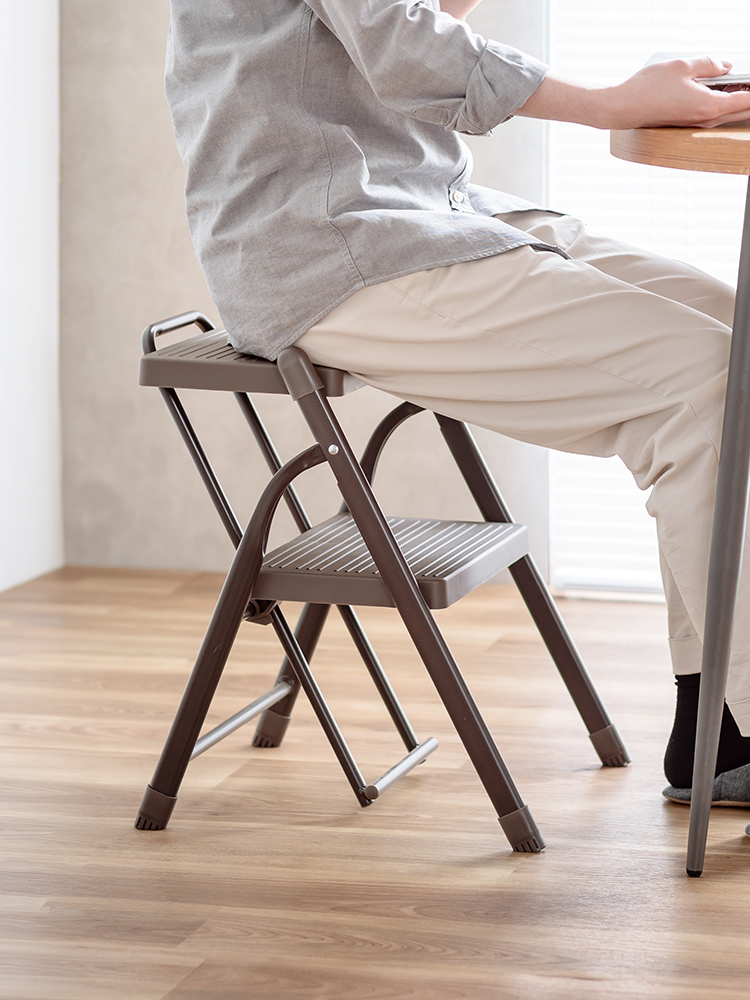 脚立 2段踏み台／折りたたみ・滑り止め加工／室内外で使いやすい設計 ブラウン