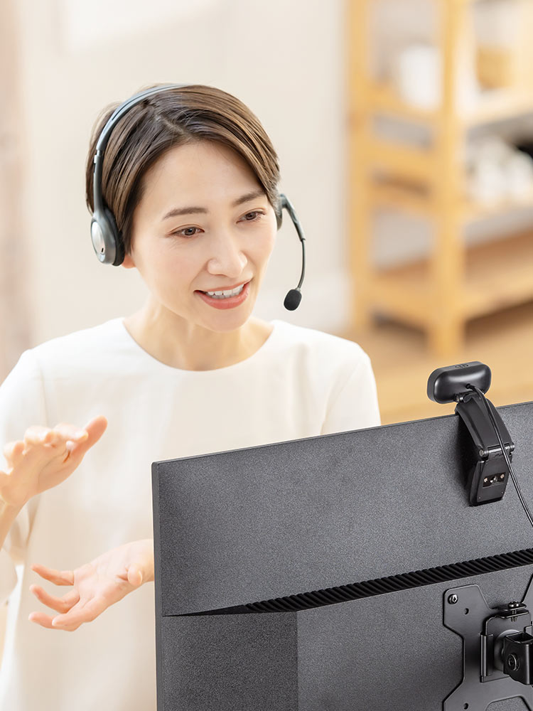 狭いデスクでも快適!おすすめの壁ぎりぎりまで寄せられる32インチ対応モニターアーム