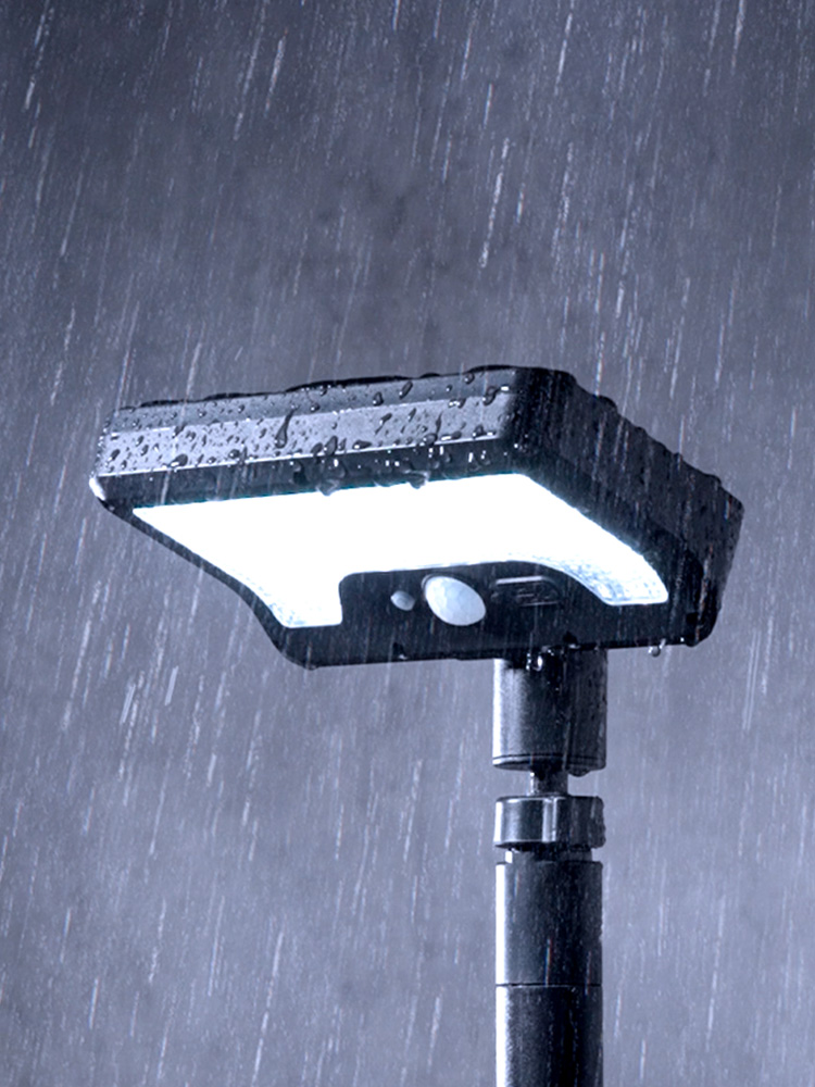 クリップで挟んで使えるソーラー充電式LEDライト | 自立スタンドにもなる2WAY仕様・屋外防水・人感センサー対応