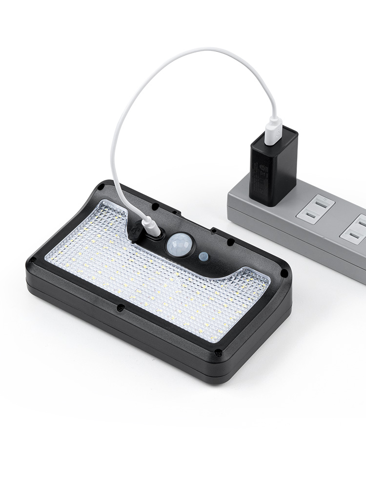 クリップで挟んで使えるソーラー充電式LEDライト | 自立スタンドにもなる2WAY仕様・屋外防水・人感センサー対応