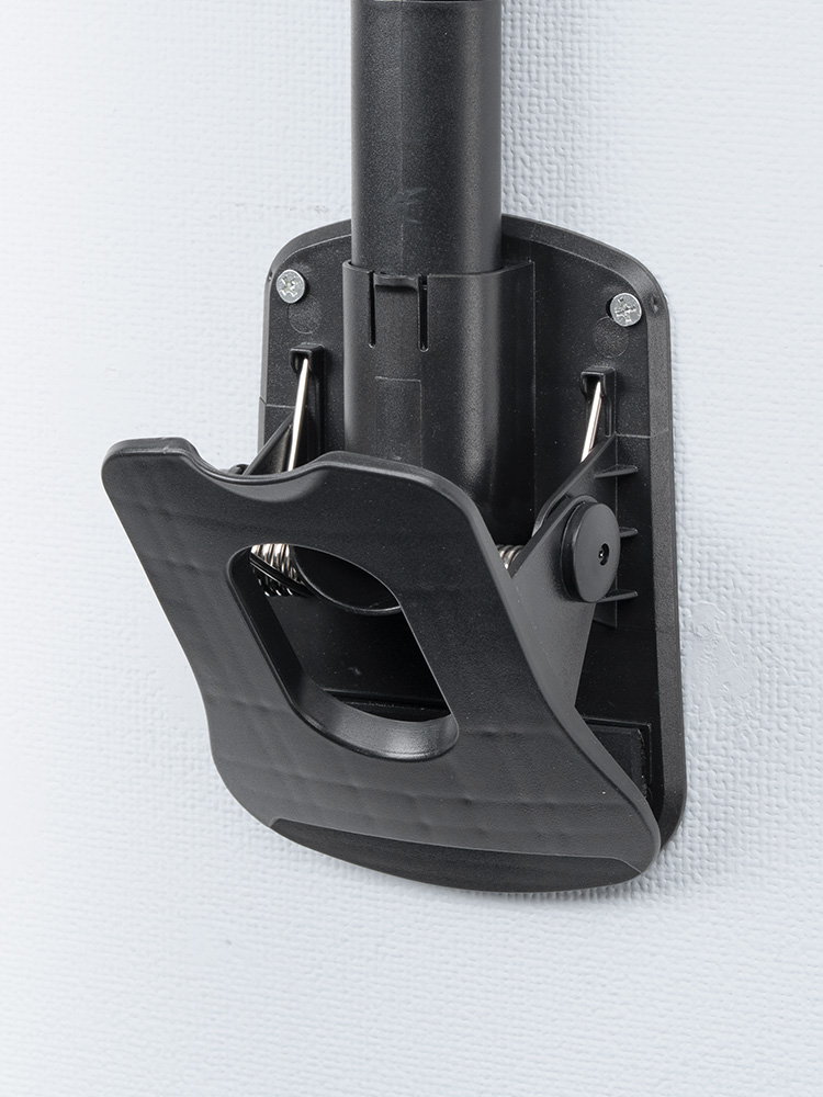 クリップで挟んで使えるソーラー充電式LEDライト | 自立スタンドにもなる2WAY仕様・屋外防水・人感センサー対応