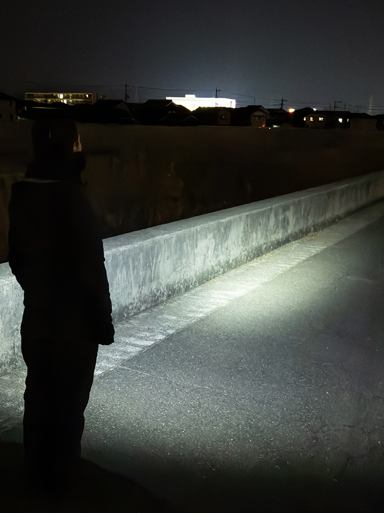 充電式LEDライト／点灯・点滅モード／夜間ウォーキングや作業用