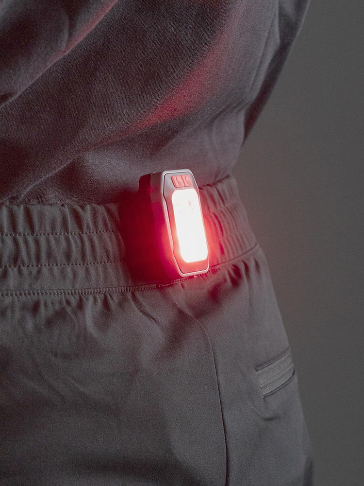 充電式LEDライト／点灯・点滅モード／夜間ウォーキングや作業用