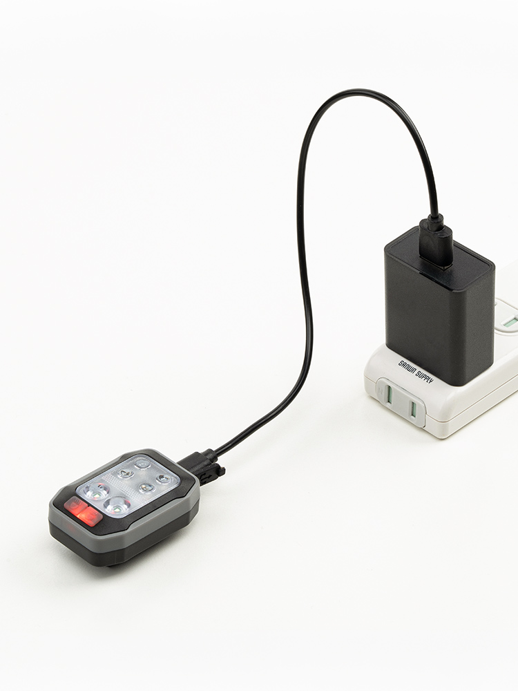 充電式LEDライト／点灯・点滅モード／夜間ウォーキングや作業用