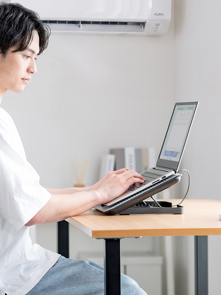 おすすめノートパソコンクーラー！6つのファンとアルミボディで冷却効果抜群のPCスタンド