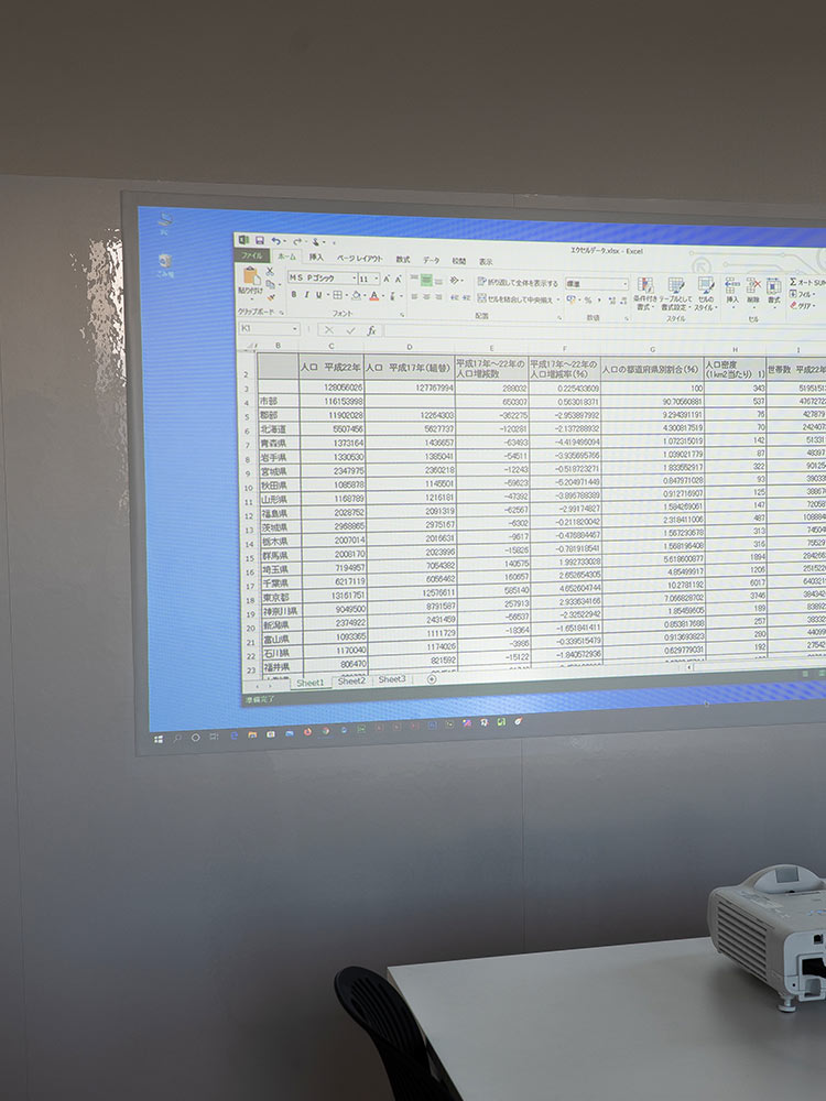 【プロジェクタースクリーン】超短焦点対応マグネット式 80インチ