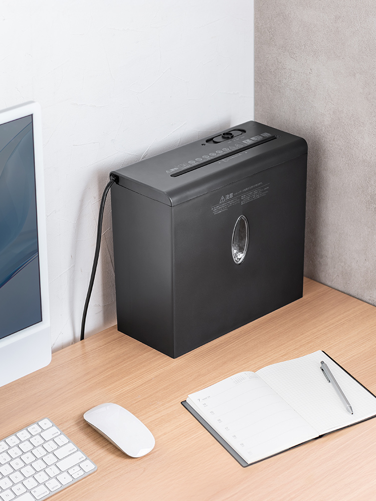 机の上で使えるコンパクト電動シュレッダー クロスカットで個人情報をしっかり守る ブラック
