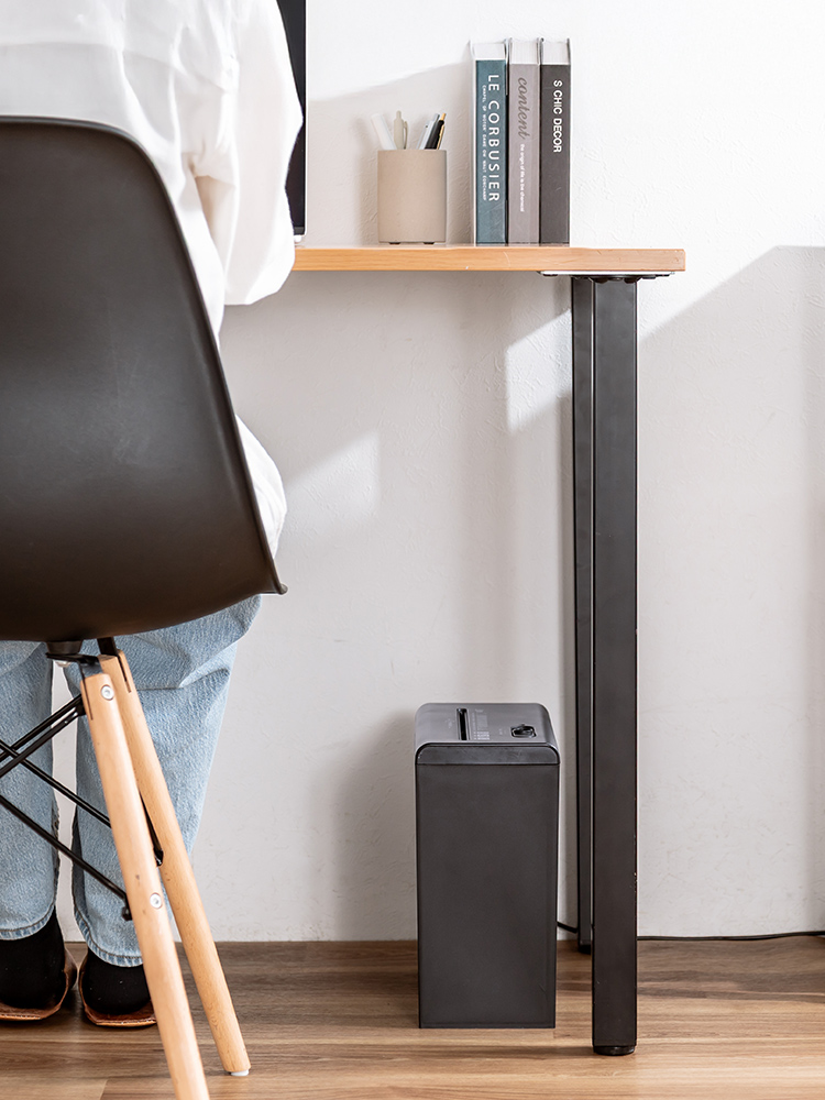 机の上で使えるコンパクト電動シュレッダー クロスカットで個人情報をしっかり守る ブラック