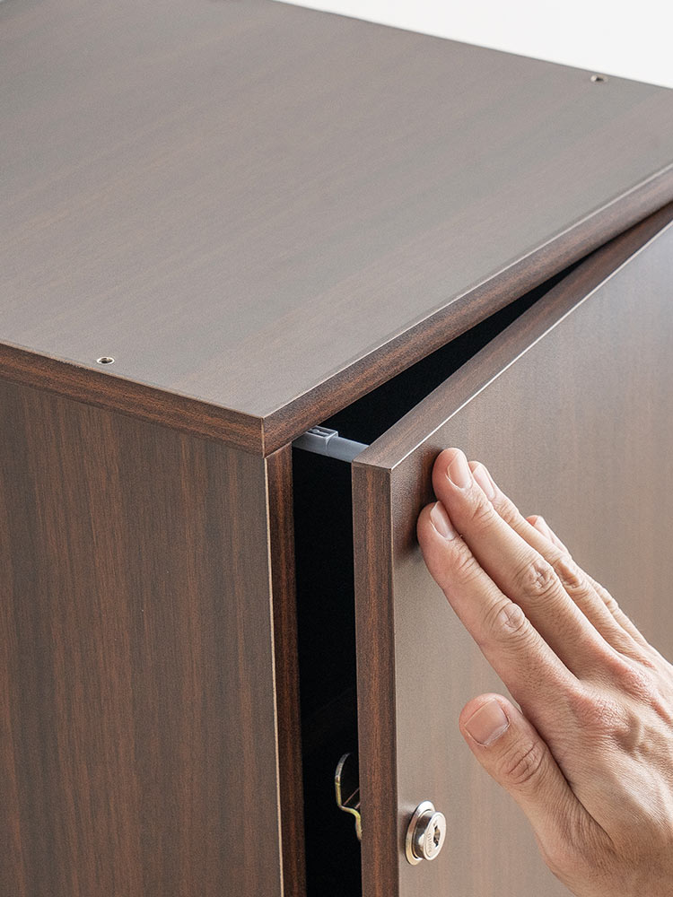 鍵付き木製キューブボックス | 小型セキュリティボックス – プッシュ開閉・ケーブル配線対応