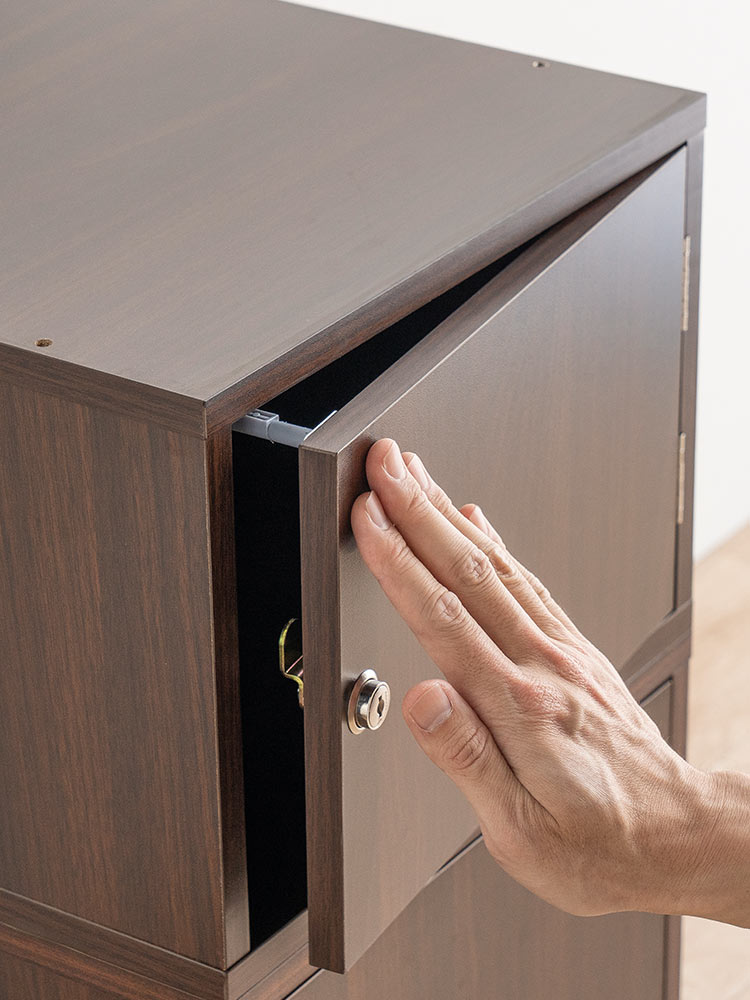 鍵付き木製キューブボックス | 小型セキュリティボックス – プッシュ開閉・ケーブル配線対応
