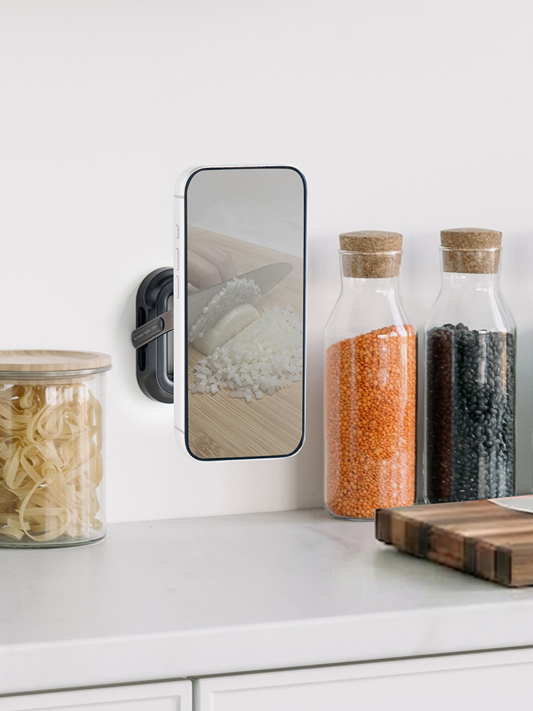 MagSafe対応スマホスタンド/両面マグネット・折りたたみ/位置調整しやすい設計