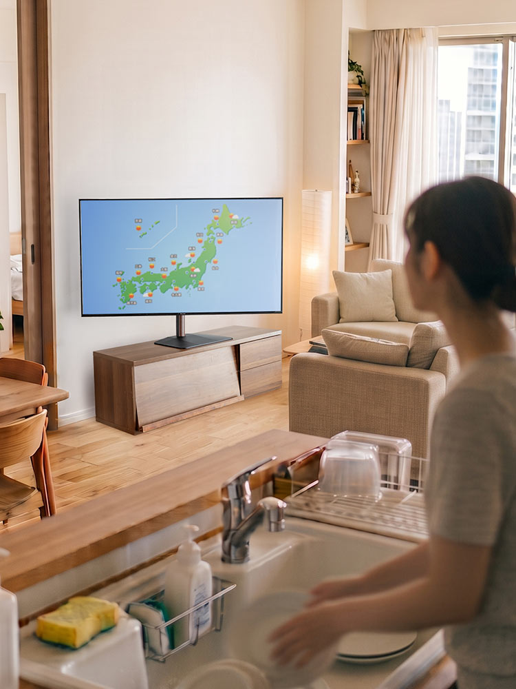 おしゃれな机上テレビスタンド | ロータイプで32~65インチに対応、便利な首振り・高さ調整機能付き