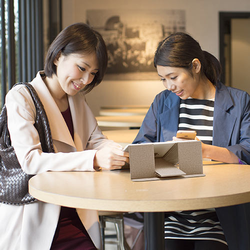 ノートパソコンスタンド（iPadスタンド・タブレットスタンド・薄型・折りたたみ式・A4サイズ）