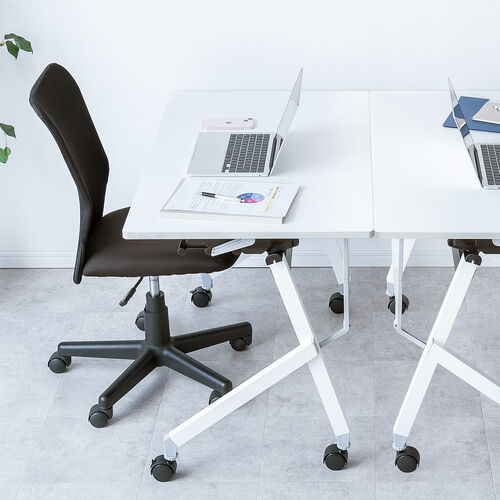 折りたたみテーブル（学習塾机・テレワーク向け・天板幅100cm・天板奥行60cm・キャスター付き・中棚付き・幕板付き・木目調・選挙グッズ・ホワイト）