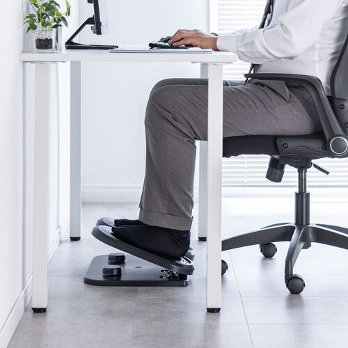 フットレスト（デスク下・足置き台・足踏み付・オフィス・家庭・ブラック）